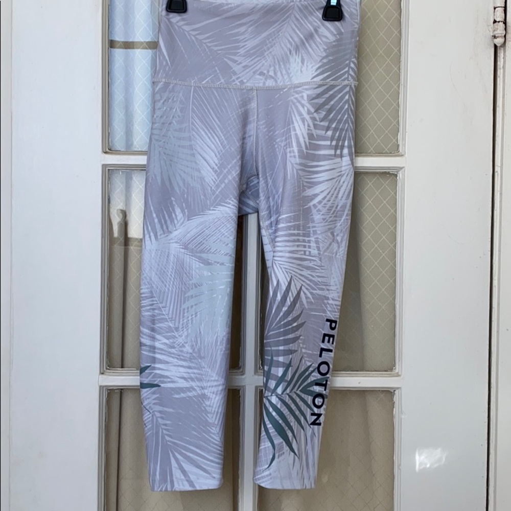 EUC Peloton White Palm Crops 21”, worn 1x!